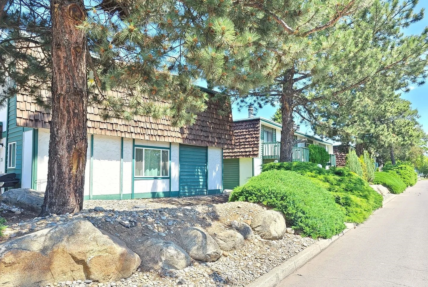 Exterior view of Edgewater Village condos